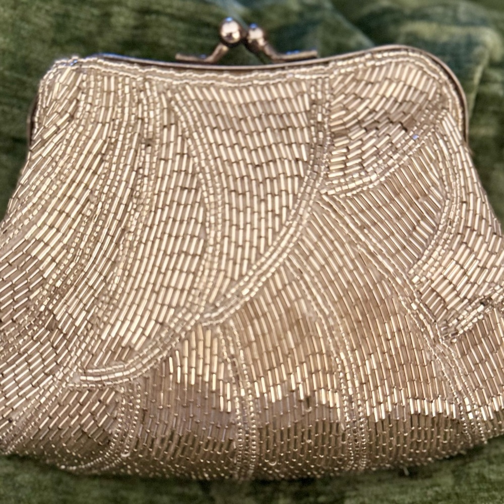Vintage Le Regale Beaded Evening Bag – 1960s Silver Kiss-Lock Cocktail Purse